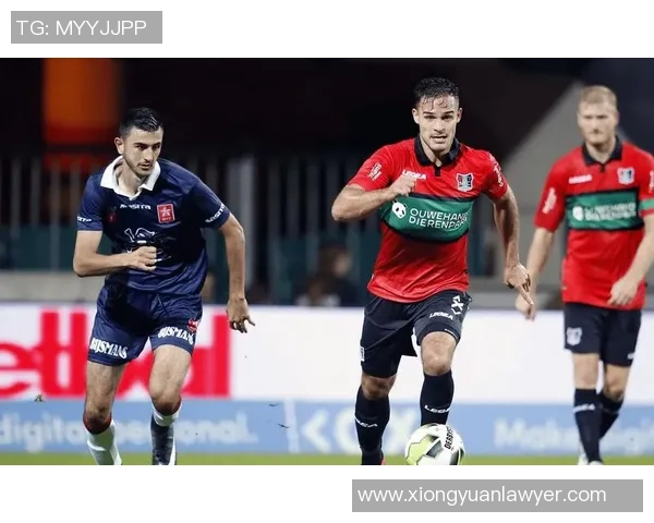 足球星之队：聚焦绿茵场上的传奇球员与精彩瞬间的全景式剖析