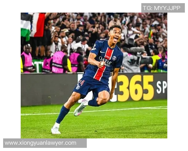 足球场上最帅气的球星究竟是谁让无数粉丝为之疯狂 足球场上最帅气的球星究竟是谁让无数粉丝为之疯狂