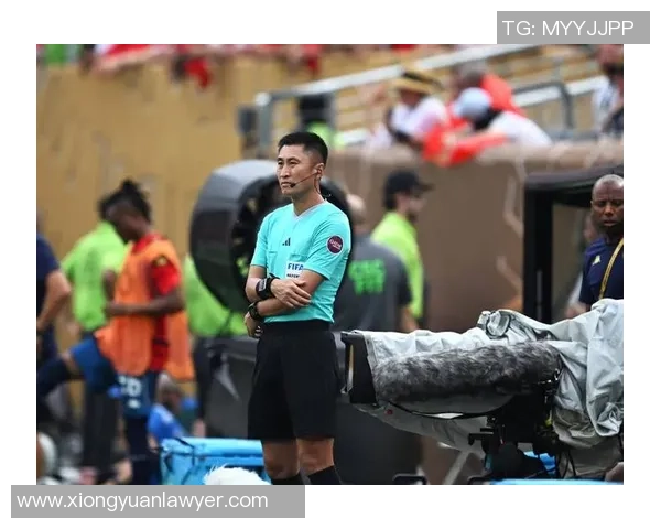 中国帅气足球球星崭露头角 展现激情与实力的赛场风采