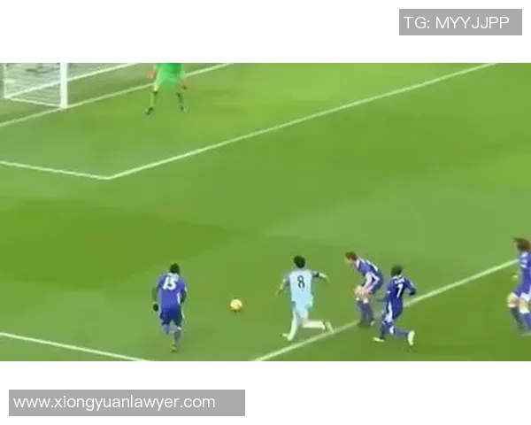 《激情四射的绿茵场足坛巨星集锦精彩时刻回顾》