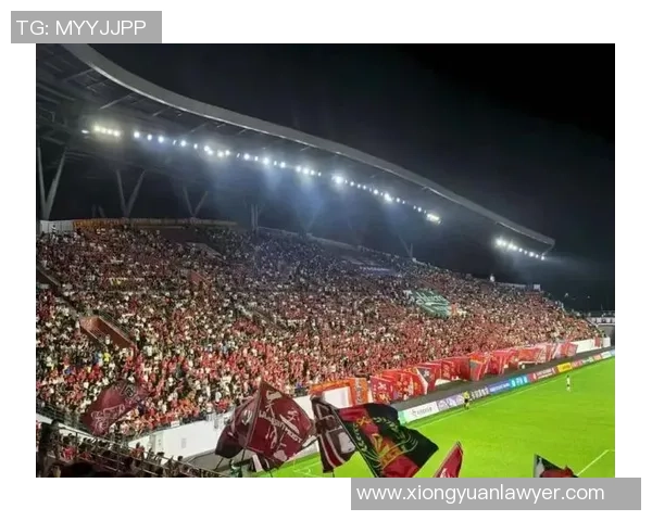 足球球星爆杆瞬间回顾 技巧与力量的完美结合撼动球迷心弦